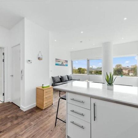 Airy 2Br Flat Delta London Dp332 Appartamento Croydon Esterno foto