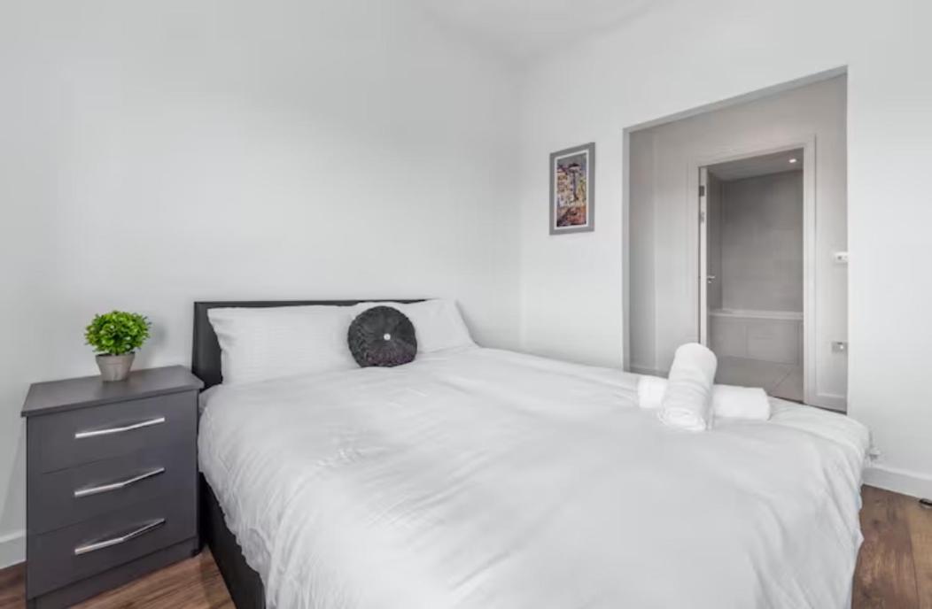 Airy 2Br Flat Delta London Dp332 Appartamento Croydon Esterno foto