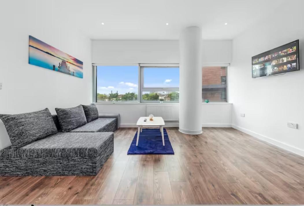 Airy 2Br Flat Delta London Dp332 Appartamento Croydon Esterno foto