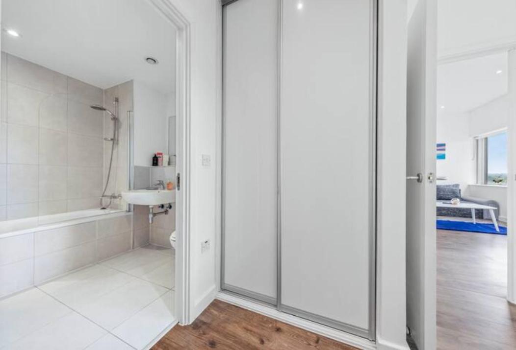 Airy 2Br Flat Delta London Dp332 Appartamento Croydon Esterno foto
