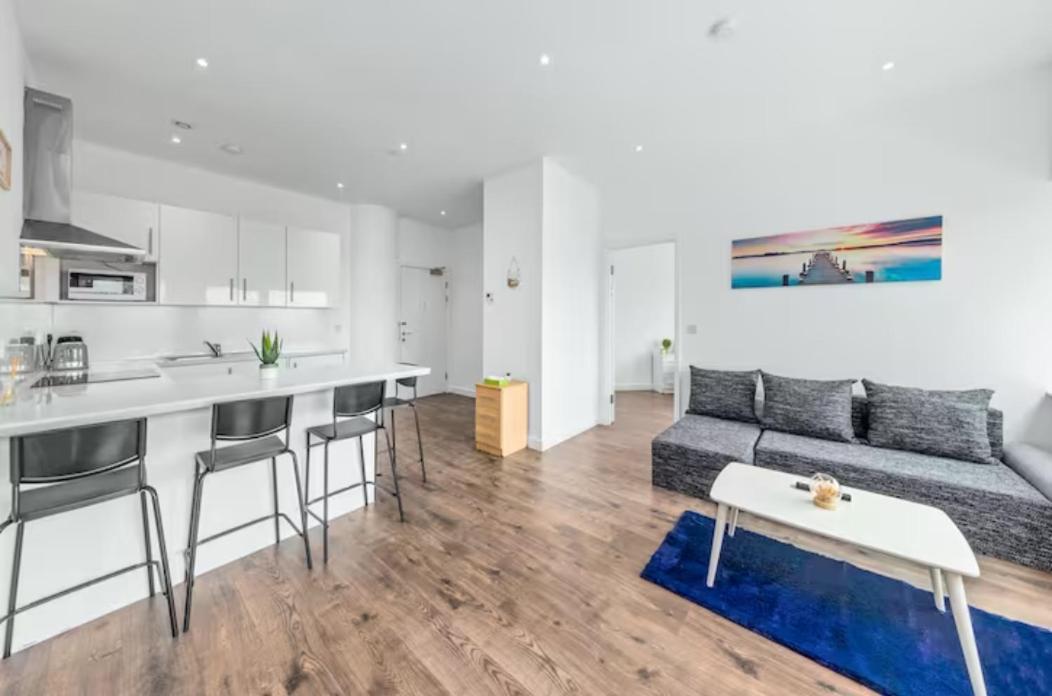 Airy 2Br Flat Delta London Dp332 Appartamento Croydon Esterno foto