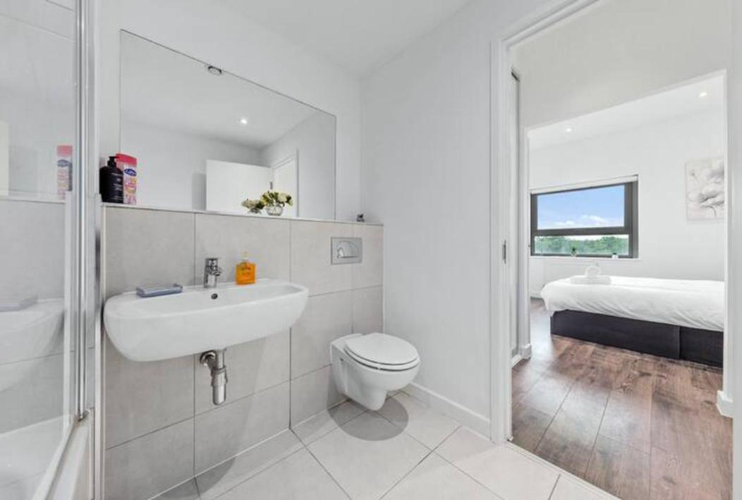 Airy 2Br Flat Delta London Dp332 Appartamento Croydon Esterno foto