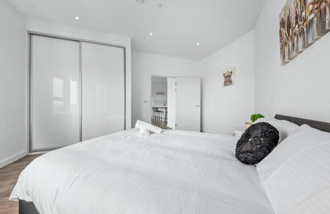 Airy 2Br Flat Delta London Dp332 Appartamento Croydon Esterno foto