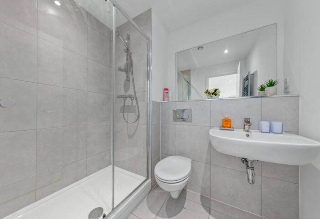Airy 2Br Flat Delta London Dp332 Appartamento Croydon Esterno foto